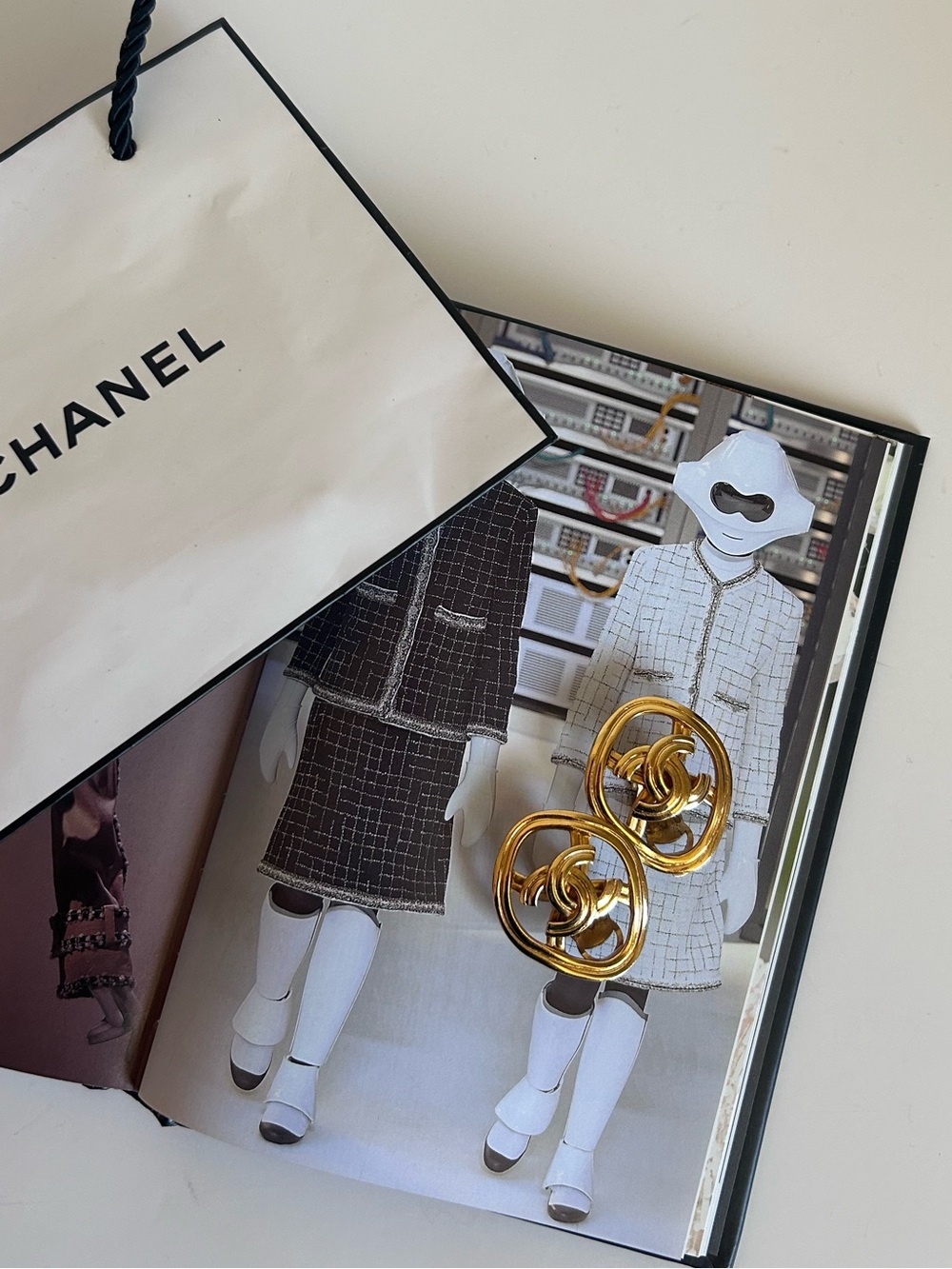 CHANEL Gold Interlocking CC Clip-On Earrings